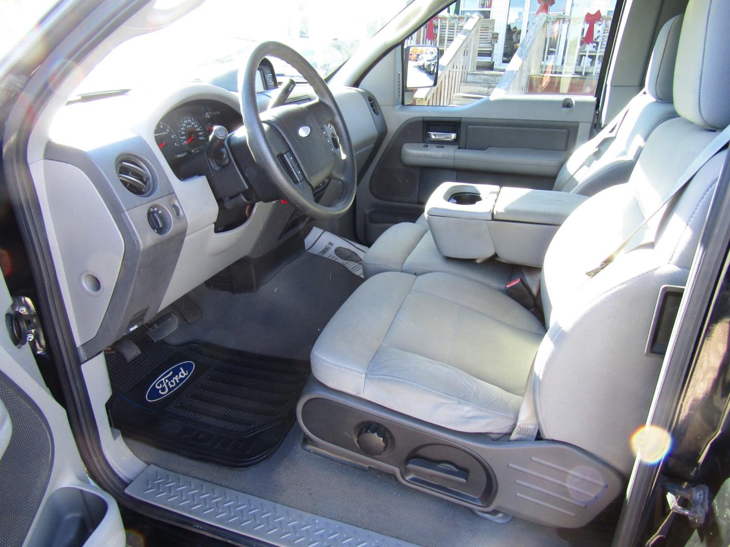 2008 Black /Gray Ford F-150 (1FTRX12W38F) , Automatic transmission, located at 15016 S Hwy 231, Midland City, AL, 36350, (334) 983-3001, 31.306210, -85.495277 - Photo#3